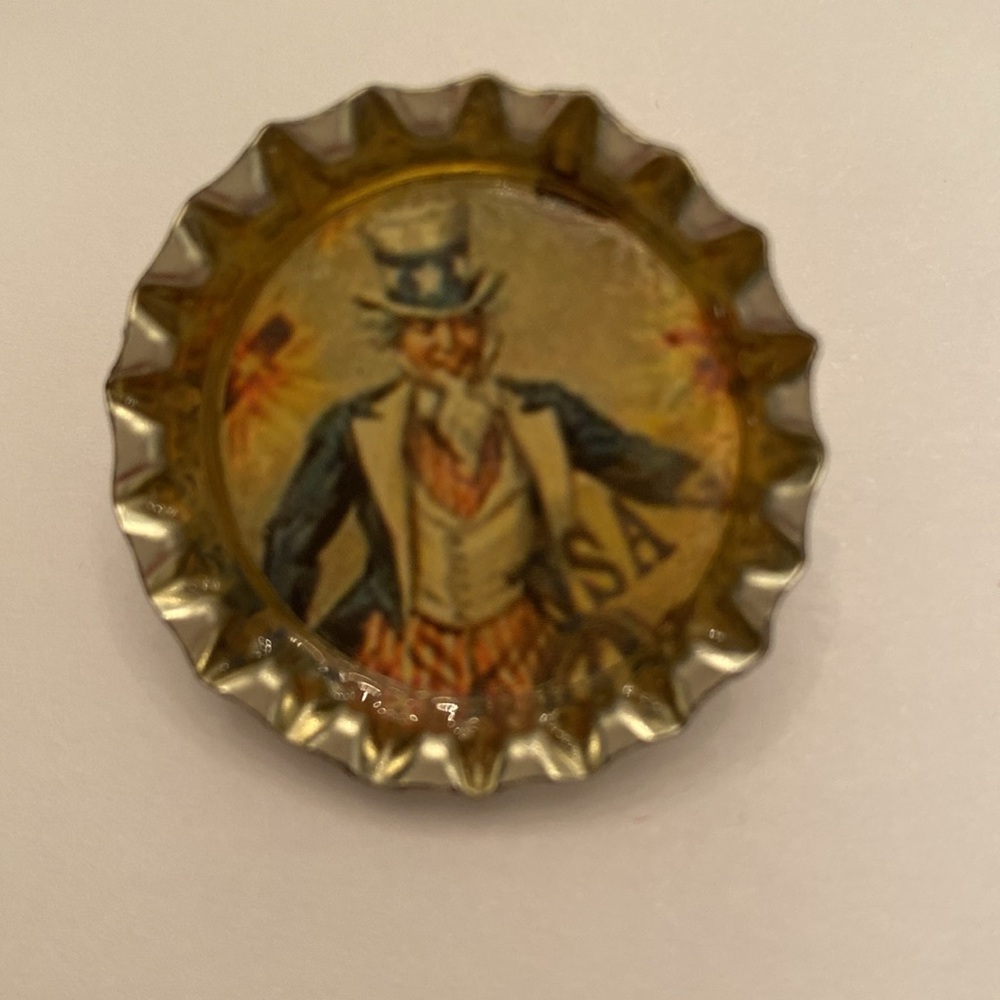 5 Patriotic Bottle Cap Pins • 🎉 Host Pick 🎉 - Picture 5 of 8